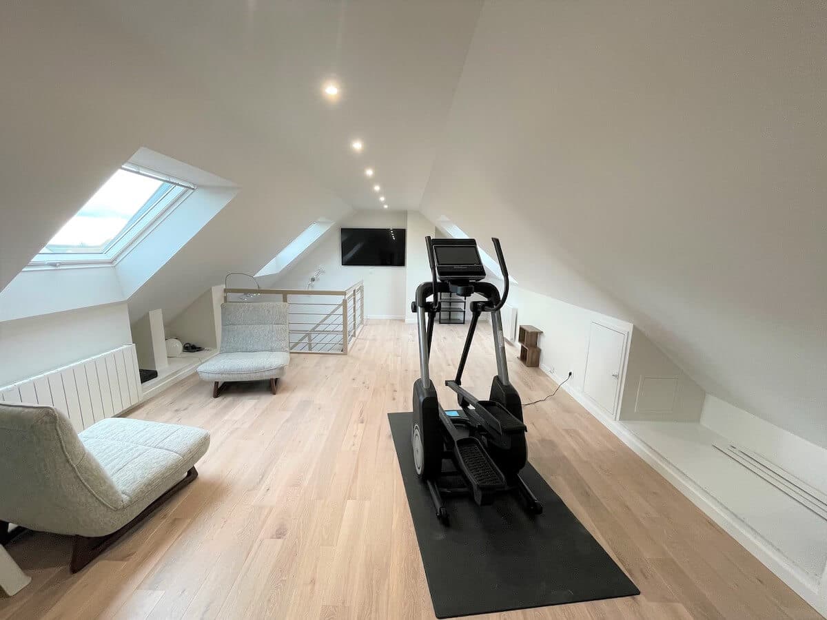 optimisez l’espace sous votre toit avec nos solutions d’aménagement de combles : idées décoration, conseils travaux et inspirations pour transformer vos combles en pièce à vivre confortable et moderne.
