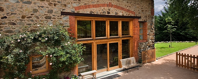 découvrez nos conseils et idées pour aménager une grange en espace de vie confortable, moderne ou authentique. transformez facilement votre grange en maison, loft ou atelier grâce à nos astuces pratiques.