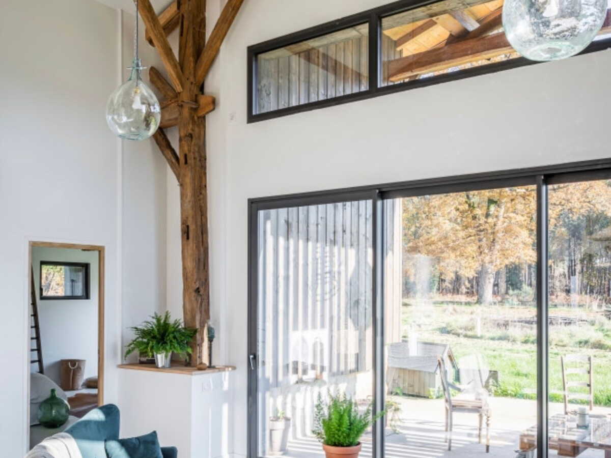 découvrez nos conseils et idées pratiques pour aménager une grange en un espace de vie unique et confortable : inspiration, astuces, budget et étapes clés pour réussir votre projet.