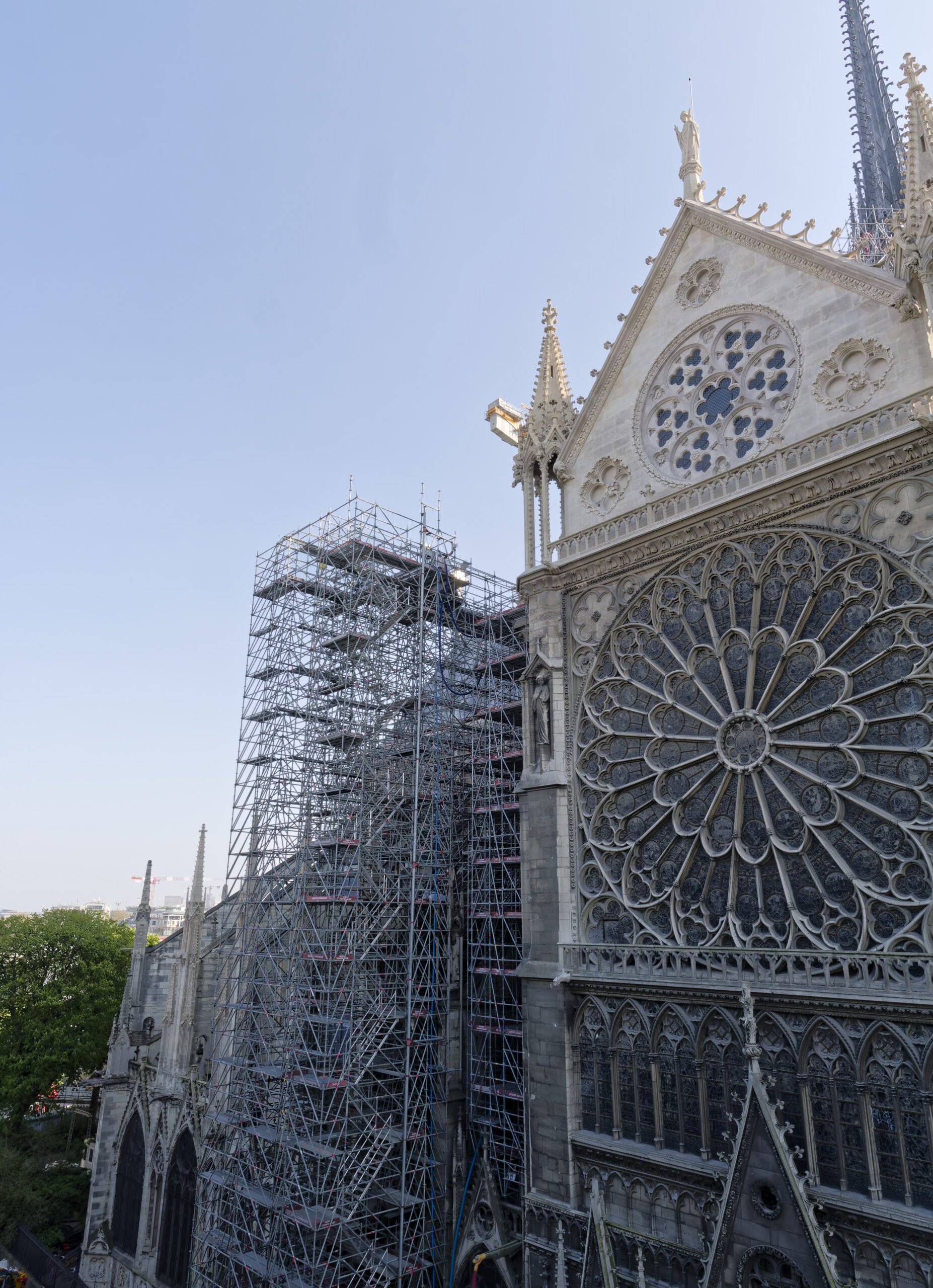découvrez l’évolution du chantier de notre-dame de paris, avec les étapes clés et les enjeux jusqu’à l’horizon 2030. suivez les avancées, les restaurations et les défis de ce projet emblématique.