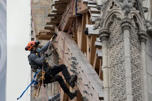 découvrez l'avancement du chantier de notre-dame prévu pour 2030 : restauration, défis, et enjeux patrimoniaux de ce monument emblématique de paris.