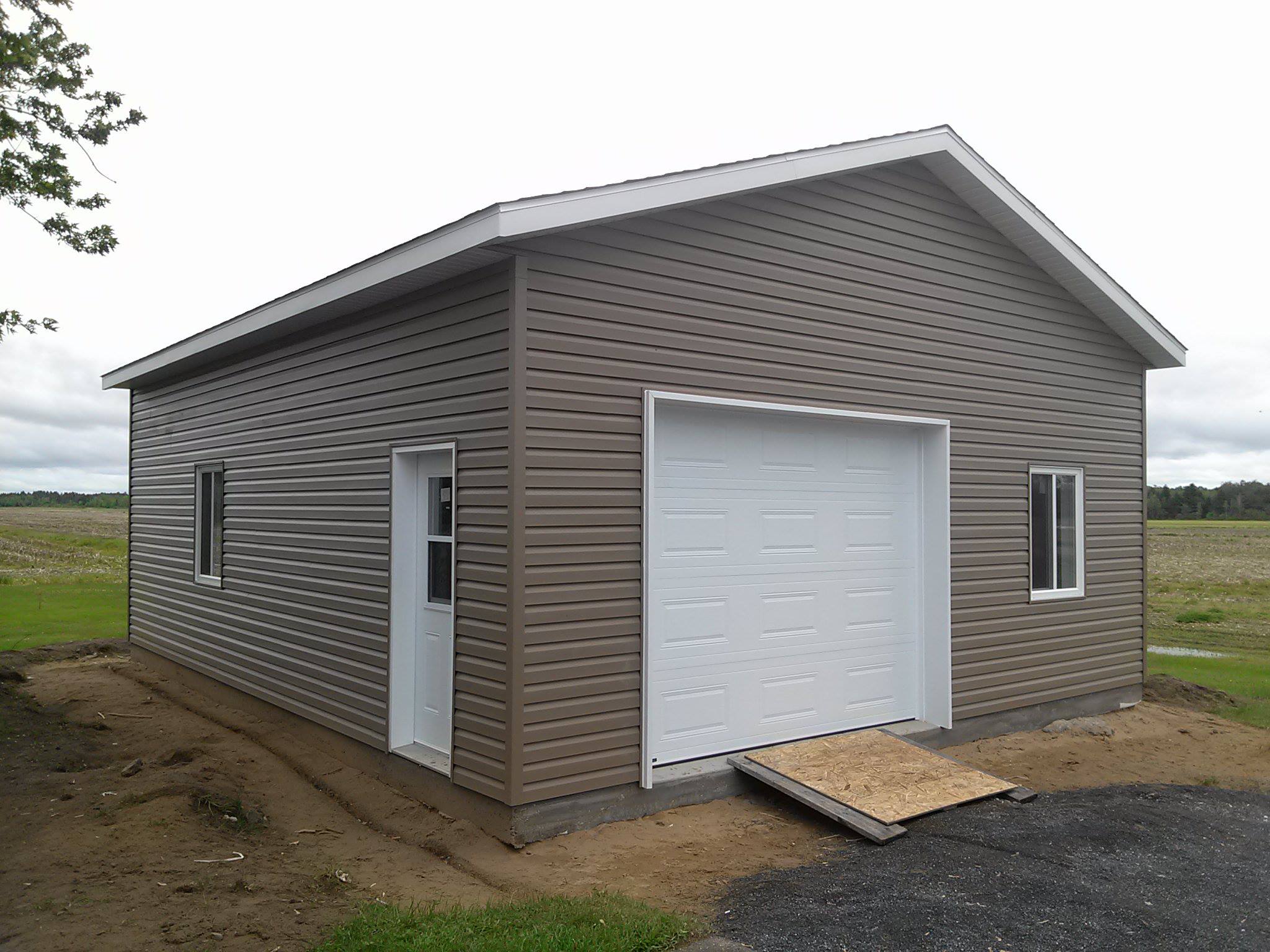 découvrez tout ce qu'il faut savoir sur le coût d'un garage : tarifs de construction, prix d'achat ou de location, et facteurs qui influencent le budget. trouvez des conseils pour estimer le prix d'un garage adapté à vos besoins.