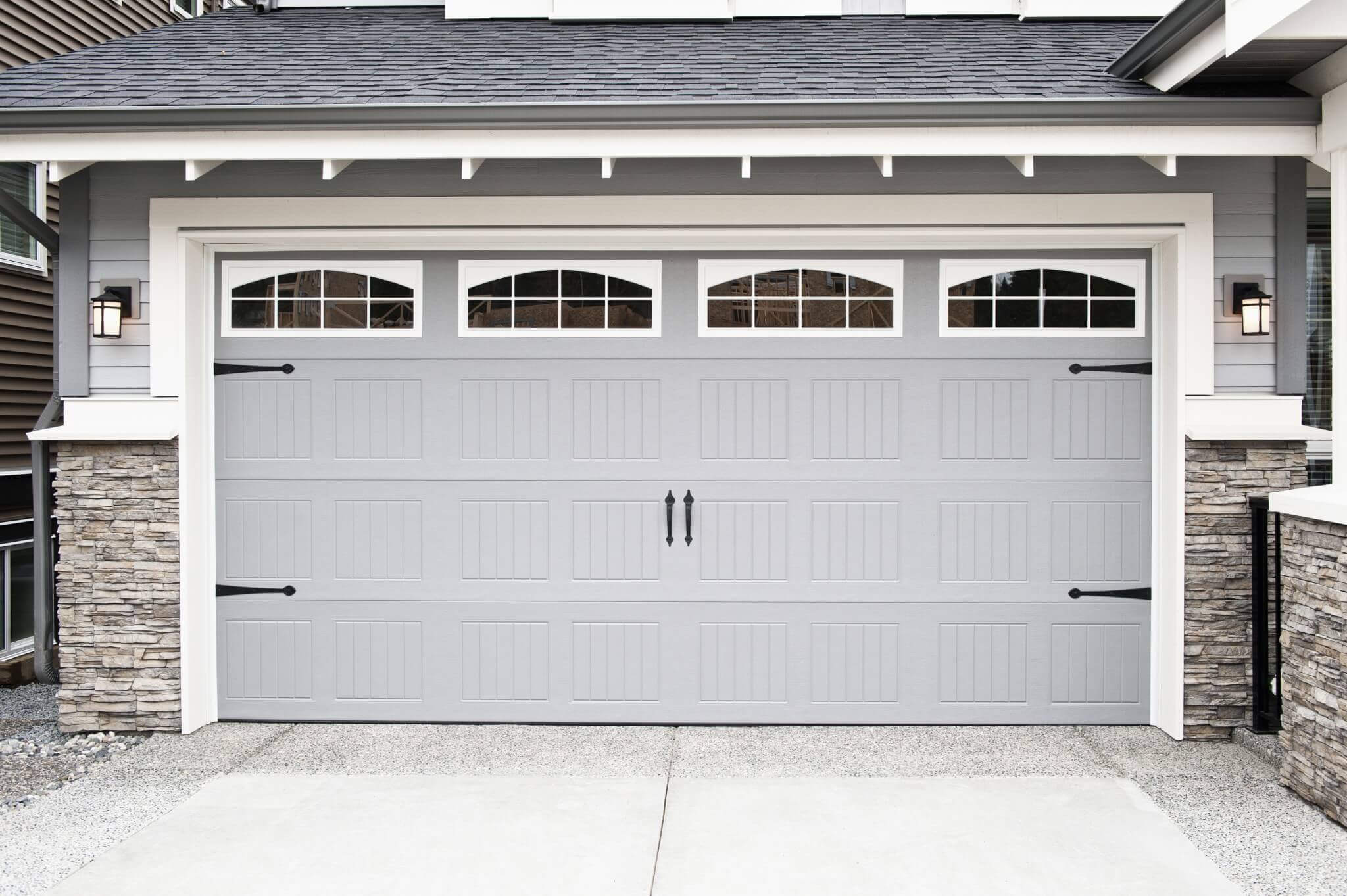 découvrez tout ce qu'il faut savoir sur le coût d’un garage : prix de construction, frais d’entretien, astuces pour économiser et conseils pour bien budgéter votre projet de garage.