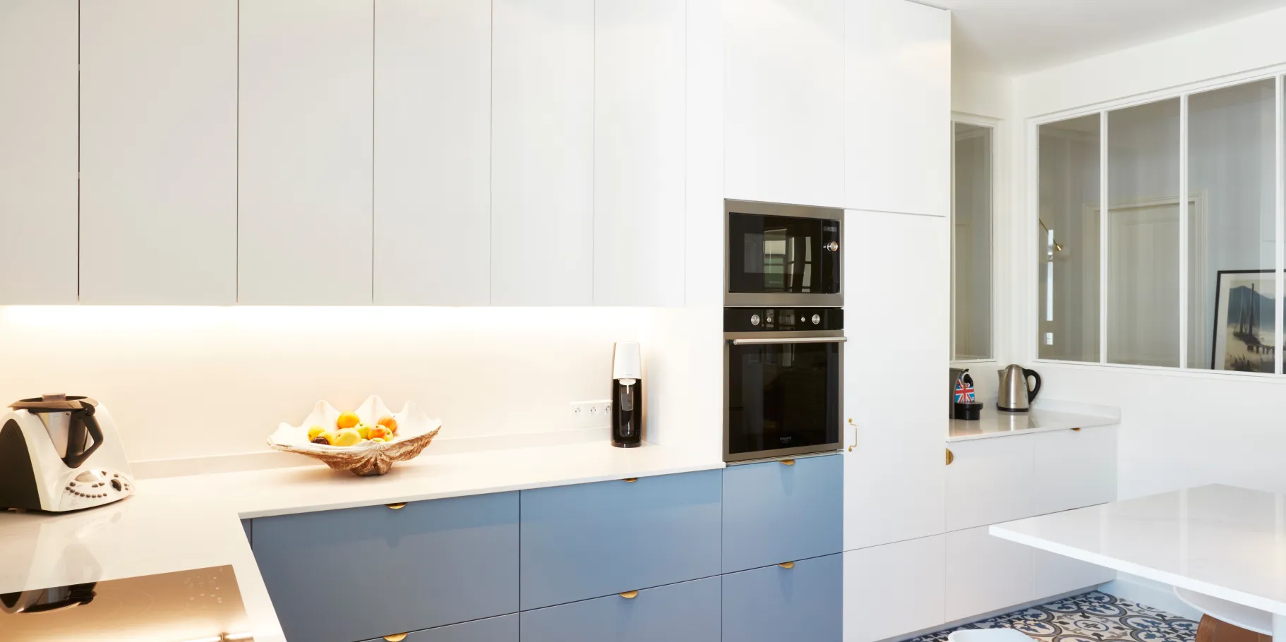 découvrez une cuisine épurée à bagneux, alliant design moderne, matériaux de qualité et fonctionnalité pour un espace élégant et convivial.