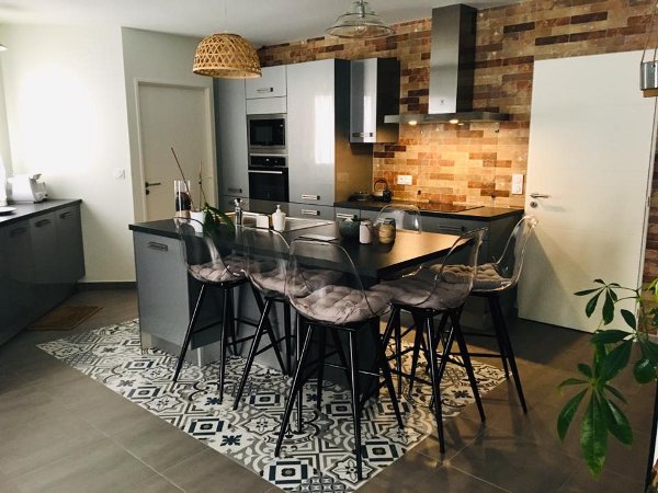 découvrez comment intégrer le charme de la cuisine vintage avec des touches modernes pour créer un espace unique, fonctionnel et tendance. inspirez-vous de nos idées déco pour une cuisine vintage modernisée !