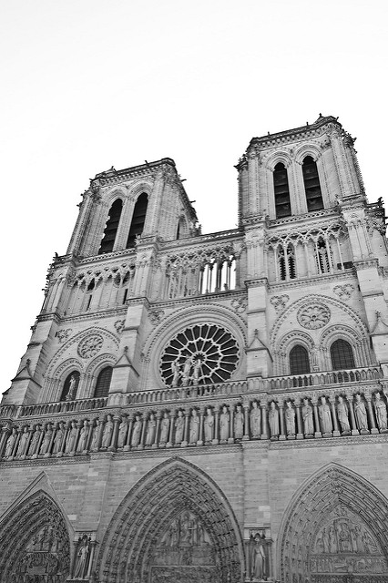 découvrez l’école de notre-dame, véritable berceau musical du moyen âge, reconnue pour son influence majeure sur l’évolution de la musique sacrée et le développement du chant polyphonique à paris.
