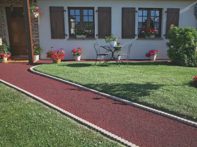 découvrez les meilleurs matériaux pour aménager une allée de jardin esthétique et durable. conseils, idées et inspirations pour choisir le revêtement idéal selon vos besoins et votre style.