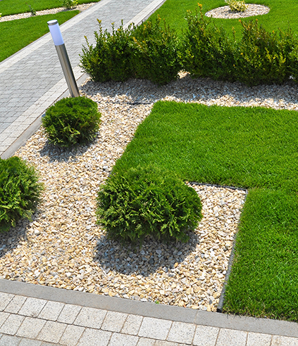 découvrez les meilleurs matériaux pour aménager une allée de jardin esthétique et durable : gravier, pavés, dalles, bois et plus encore. conseils pratiques pour choisir le revêtement idéal selon vos besoins et votre budget.