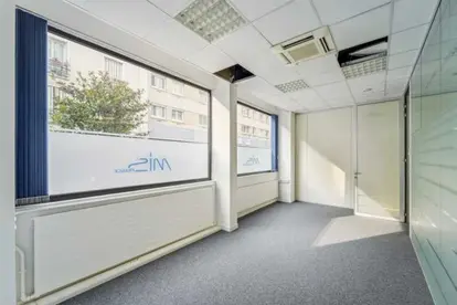 découvrez la métamorphose du bureau du maire de levallois, un projet de rénovation ambitieux d'une valeur de 150 000 euros, alliant modernité et élégance au cœur de la mairie.