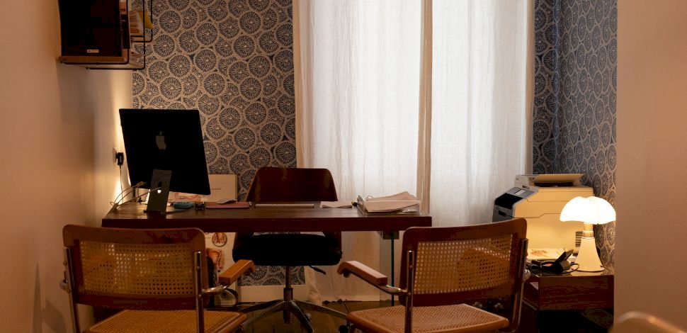 découvrez comment un ancien cabinet médical parisien a été transformé en un appartement moderne alliant charme, fonctionnalité et design contemporain. avant/après, astuces et inspirations pour une rénovation réussie à paris.