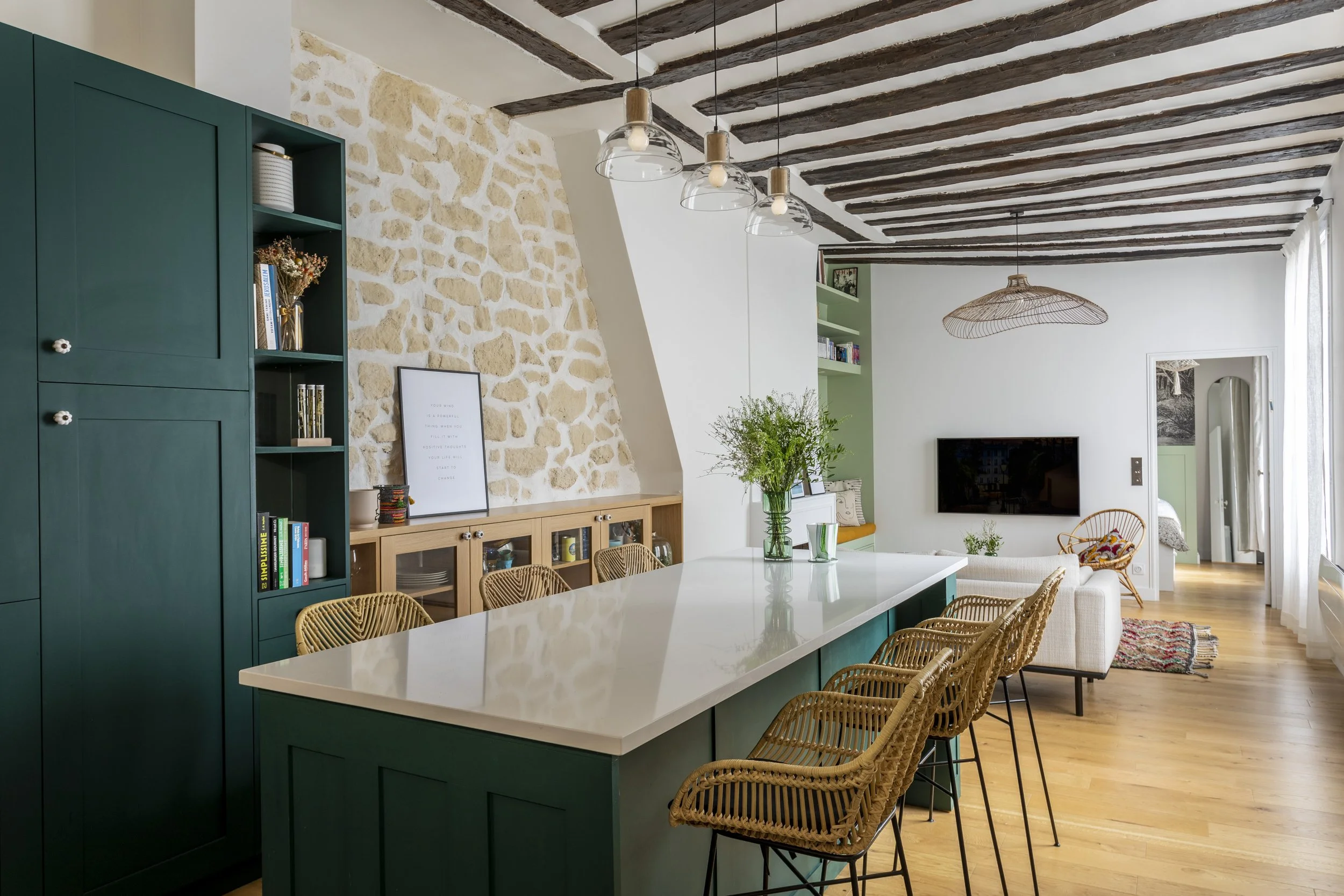 découvrez les prix moyens pour une rénovation à paris : tarifs au m², conseils pour estimer votre budget, exemples de devis et astuces pour économiser sur vos travaux.