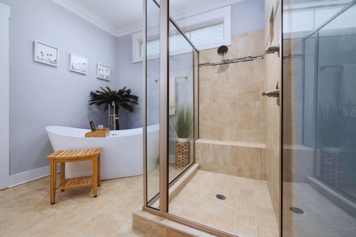 besoin de remplacer votre baignoire par une douche à paris ? profitez d’un service rapide et professionnel pour une installation sur-mesure et adaptée à vos besoins. demandez votre devis gratuit !