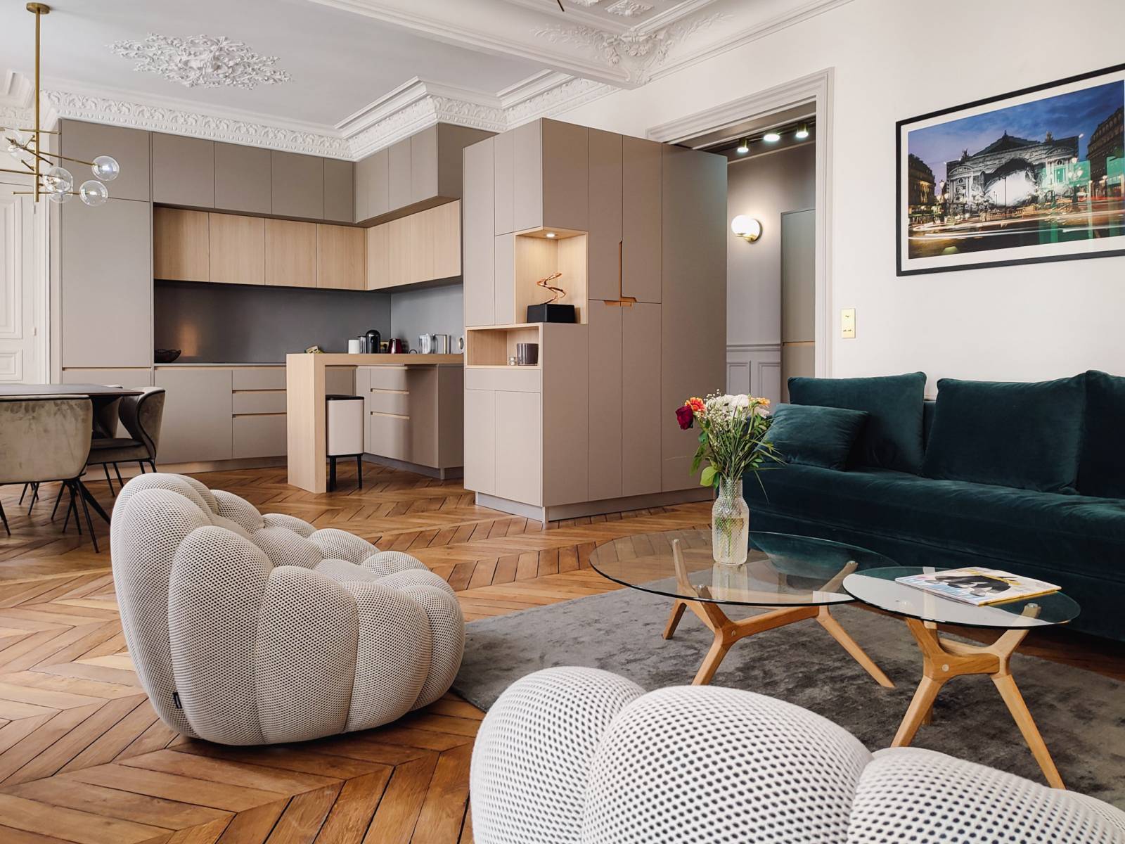 confiez la rénovation de votre appartement haussmannien à des experts pour sublimer moulures, parquets et cheminées, tout en alliant charme d’époque et confort moderne. obtenez un devis personnalisé.