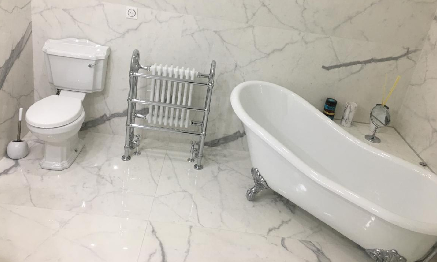 redonnez vie à votre salle de bain avec notre service de rénovation de baignoire à paris. solutions sur-mesure, rapides et économiques pour un résultat impeccable !
