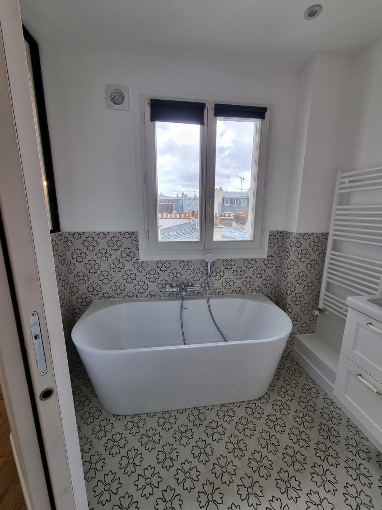 redonnez vie à votre salle de bain avec notre service de rénovation de baignoire à paris. solutions rapides, efficaces et durables pour une baignoire comme neuve !