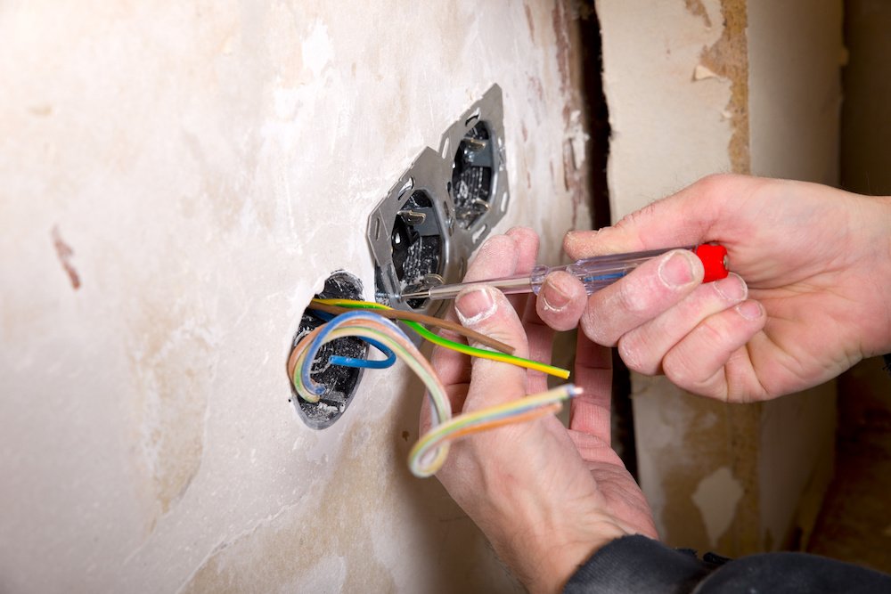 découvrez nos solutions de rénovation électrique pour moderniser et sécuriser votre installation. profitez d’un accompagnement personnalisé et de travaux conformes aux normes en vigueur.