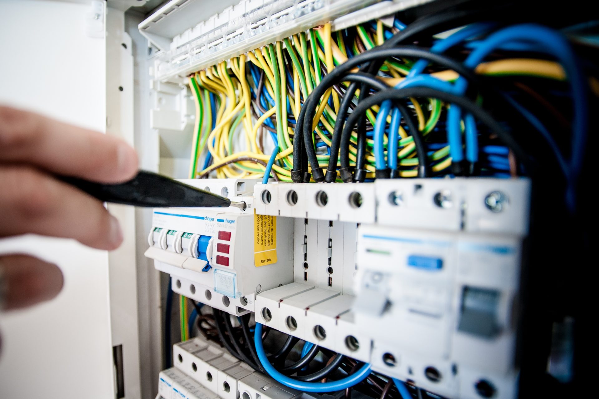 découvrez nos services de rénovation électrique pour sécuriser et moderniser votre installation. profitez d’un diagnostic complet et de solutions sur mesure pour votre maison ou local professionnel.