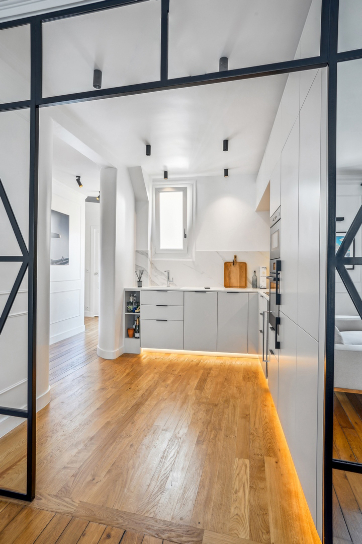 spécialiste de la rénovation de moulures à paris 75009, nous redonnons charme et élégance à vos intérieurs. devis gratuit, intervention rapide et travail soigné par des experts du patrimoine parisien.