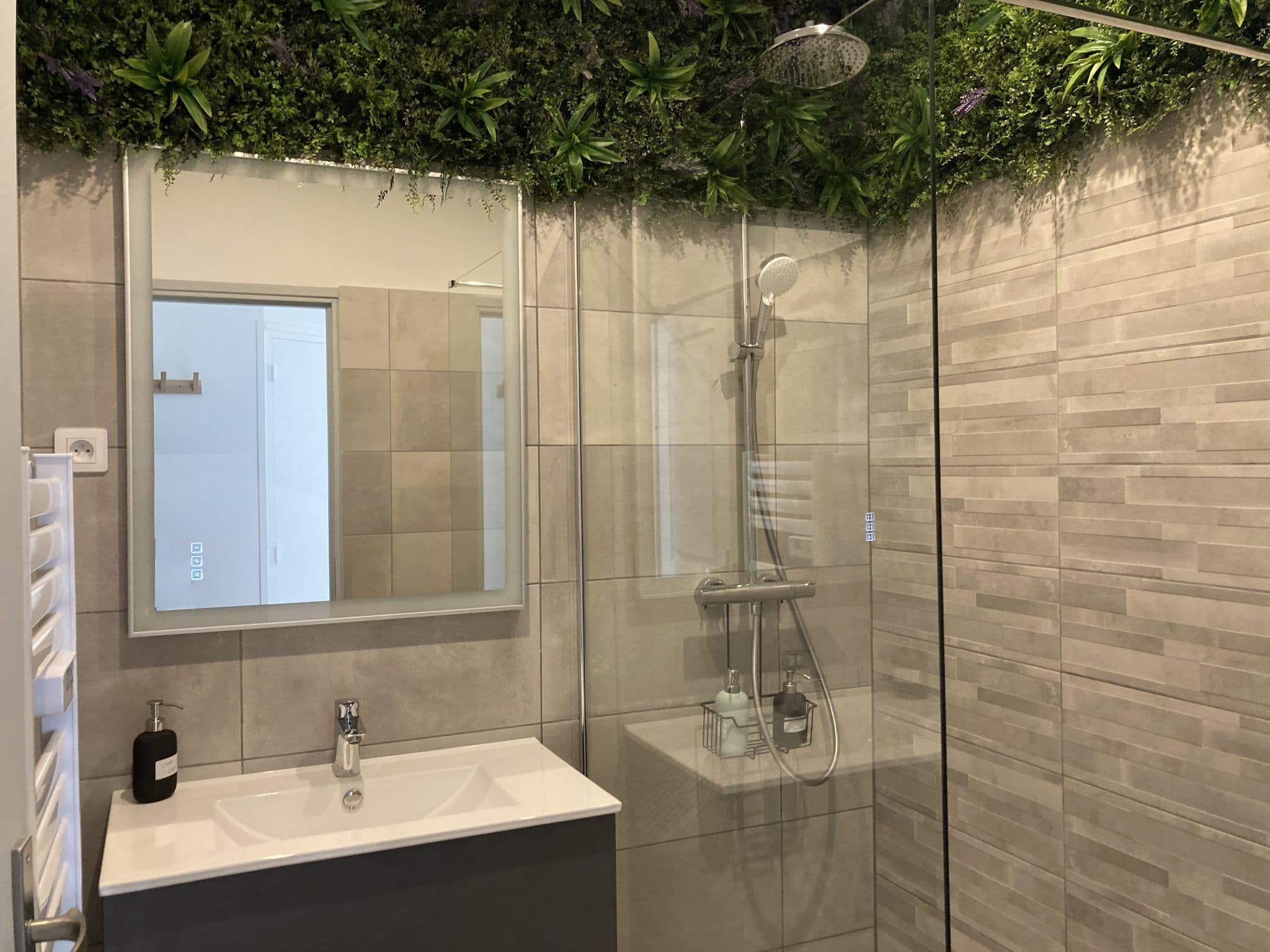 donnez une nouvelle vie à votre salle de bain grâce à nos conseils et idées de rénovation : aménagement, décoration, choix des matériaux et astuces pour créer un espace moderne, fonctionnel et agréable.