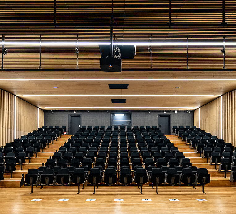 confiez la rénovation et la sécurité de vos locaux à paris 8ème à des experts certifiés. solutions sur mesure, respect des normes, devis gratuit et intervention rapide pour particuliers et professionnels.