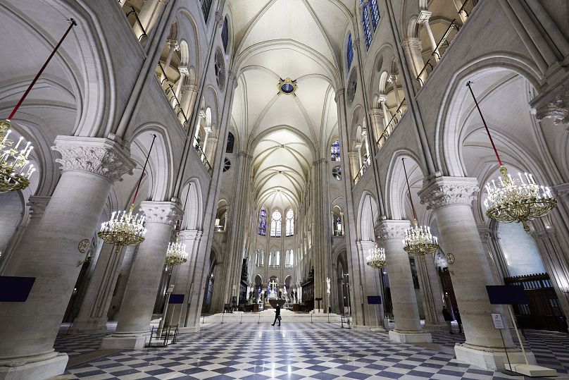 découvrez les dernières avancées de la restauration de notre-dame de paris, prévue pour 2030. suivez l'évolution du chantier, les défis relevés et les projets pour redonner vie à ce monument emblématique.