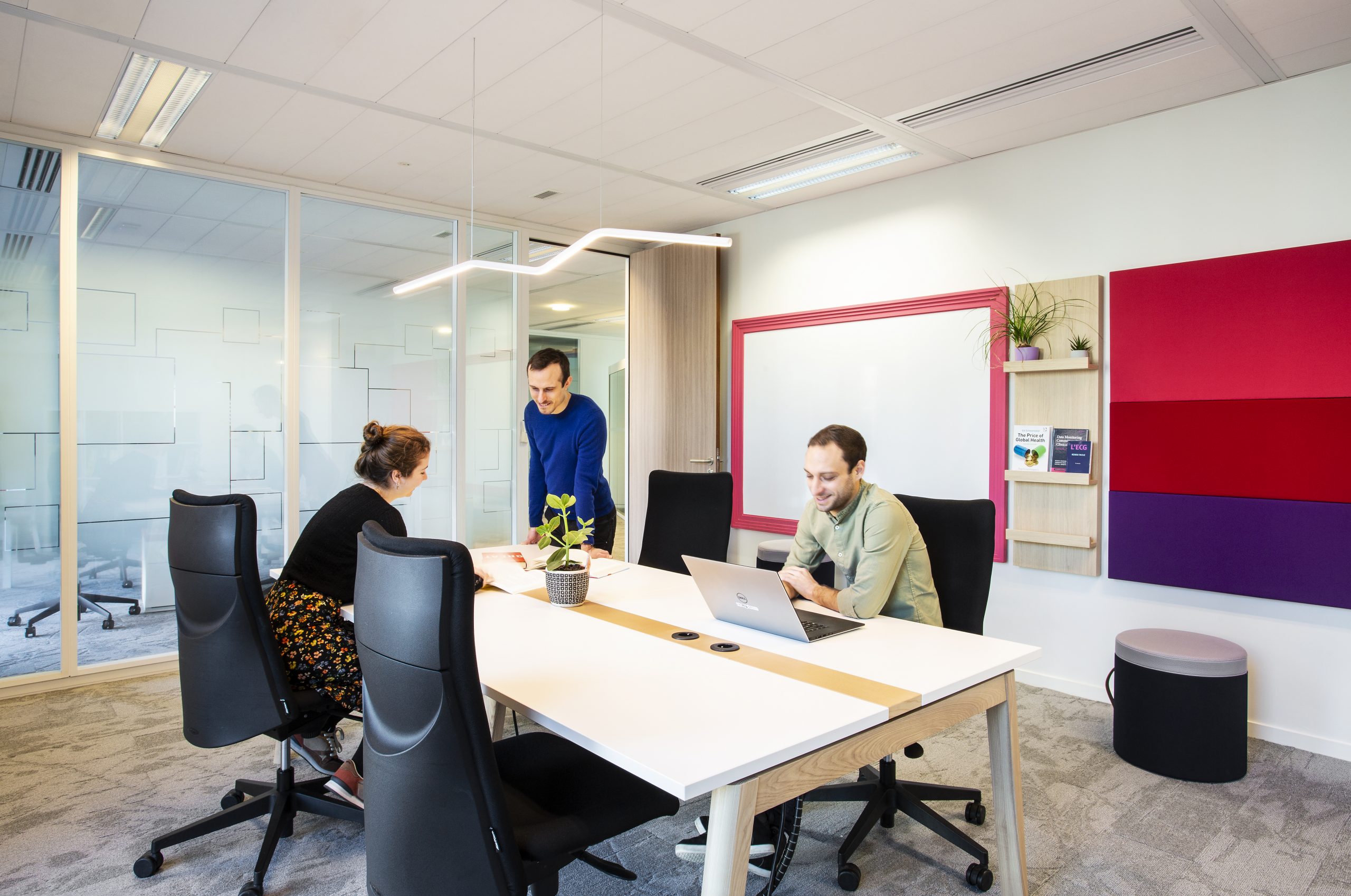découvrez nos solutions innovantes pour la revitalisation des bureaux à suresnes : modernisation des espaces, optimisation du bien-être et attractivité pour vos collaborateurs.