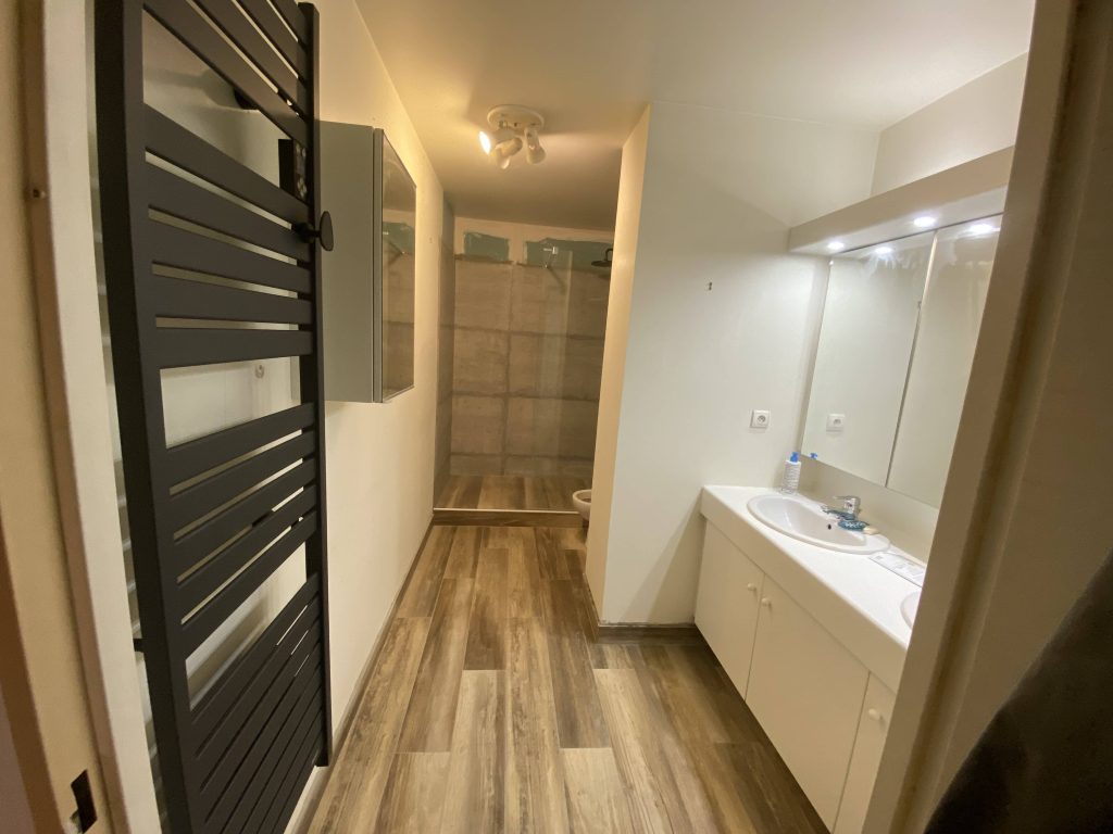 découvrez comment rentabiliser votre salle de bain à paris 11 avec nos conseils d’aménagement et astuces pour optimiser chaque mètre carré, tout en augmentant la valeur de votre bien.