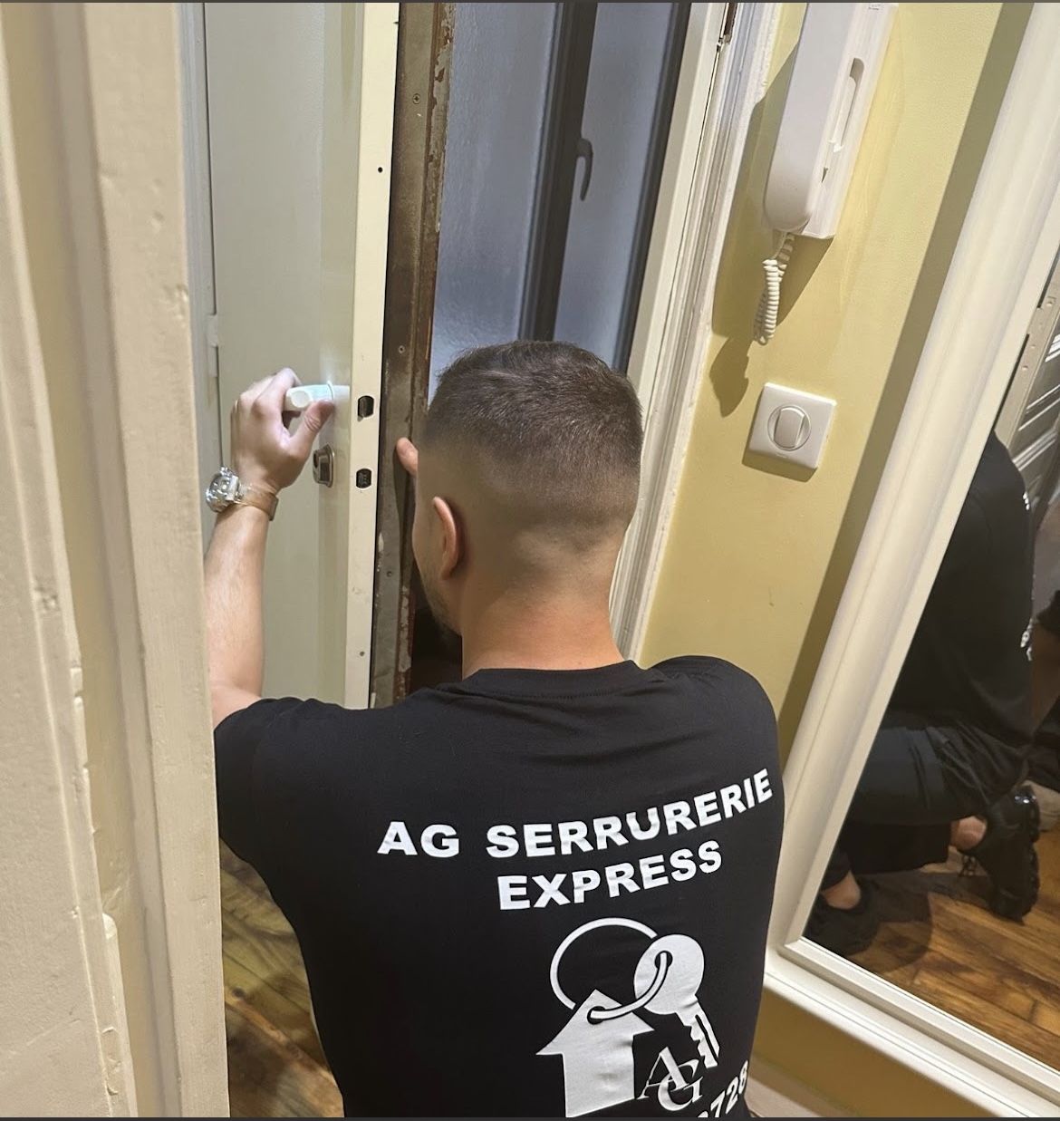 besoin d'un serrurier en urgence à antony ? intervention rapide 24h/24 et 7j/7 pour ouvertures de porte, réparations et remplacements de serrures. service fiable et professionnel.