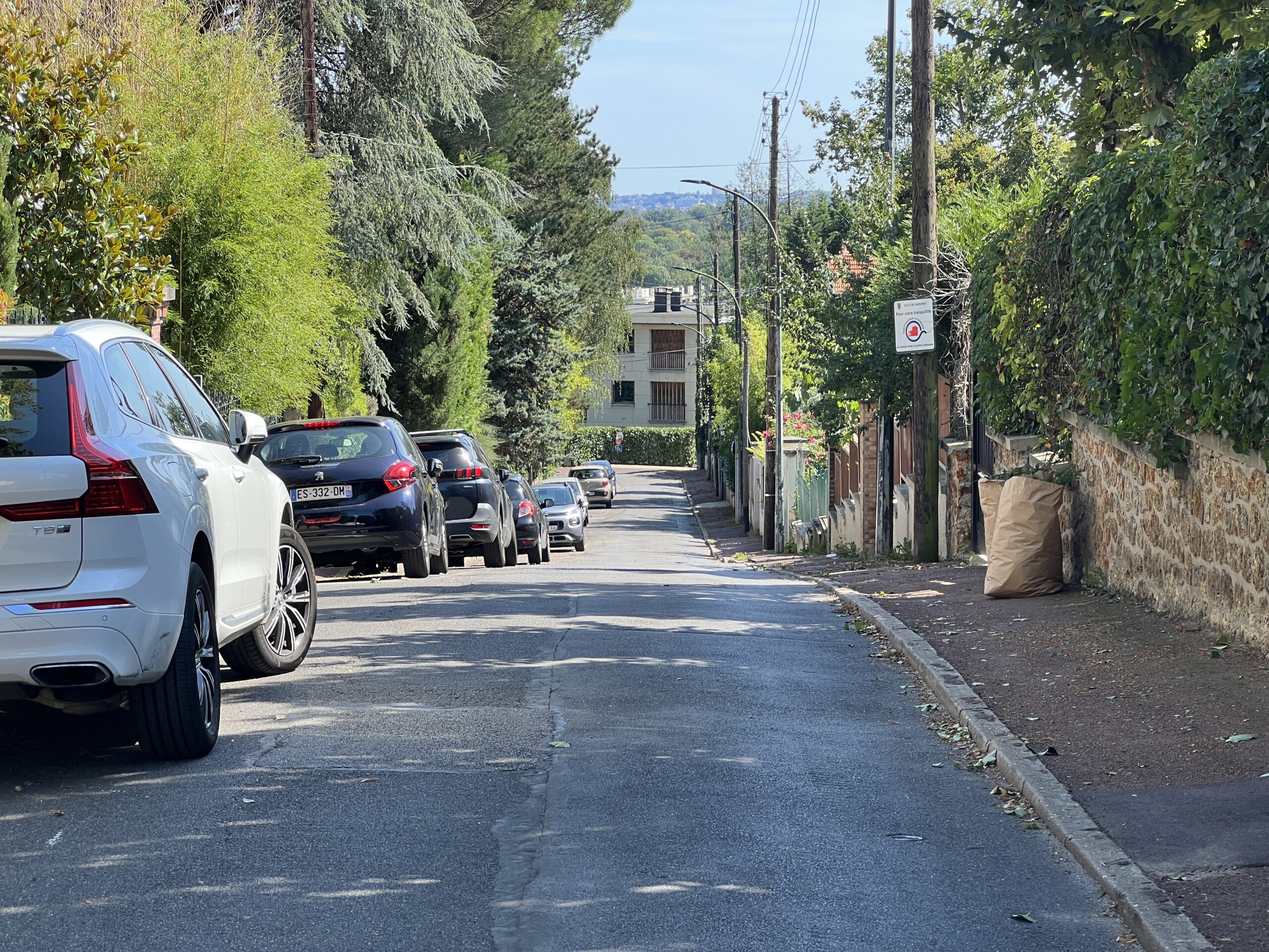 découvrez la tranquillité à garches : vivez dans un environnement paisible, entouré de verdure et à proximité de paris. idéal pour ceux qui recherchent calme et sérénité au quotidien.