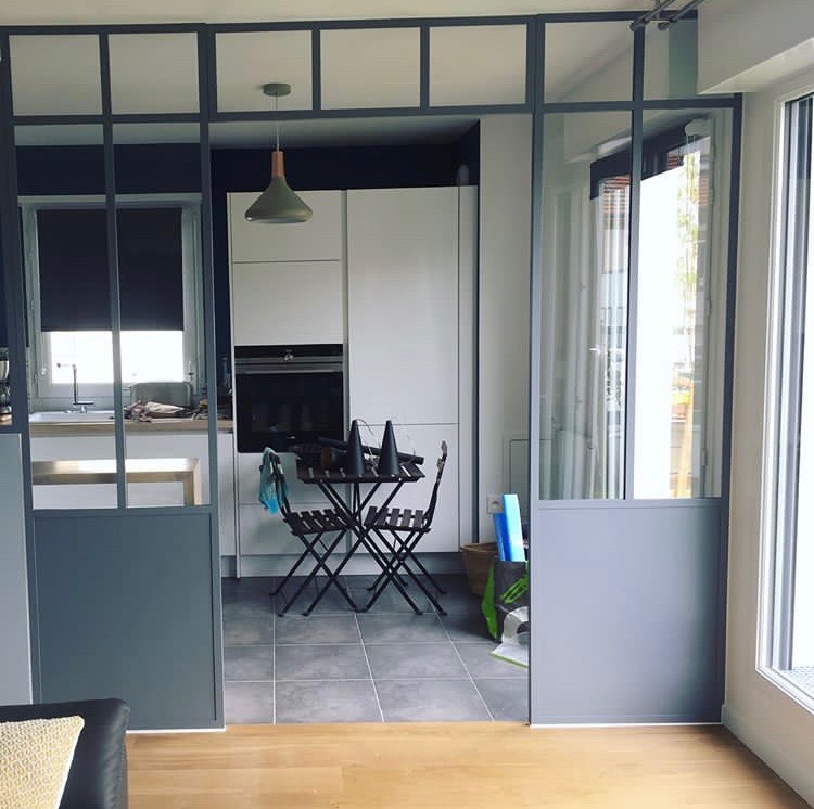 découvrez nos verrières de cuisine à paris : des solutions élégantes pour séparer vos espaces tout en maximisant la lumière naturelle. installation professionnelle, designs sur mesure et matériaux de qualité.
