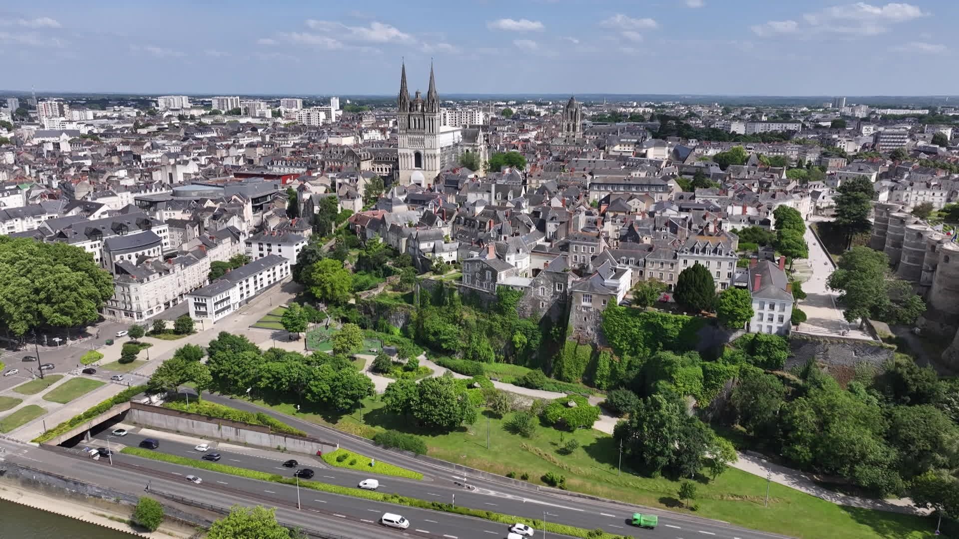 découvrez pourquoi il est difficile de trouver un logement dans certaines villes, les causes de cette crise, et des conseils pour surmonter les obstacles du marché immobilier.