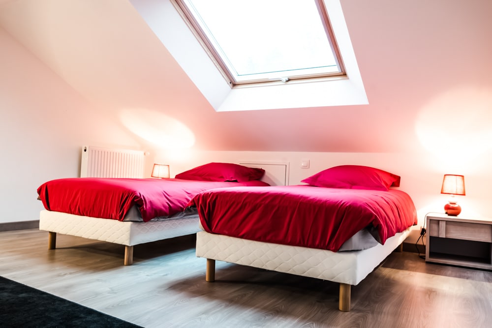 optimisez vos espaces sous les toits avec un aménagement de combles de 25 m². découvrez idées, conseils et astuces pour créer une pièce fonctionnelle et chaleureuse adaptée à vos besoins.