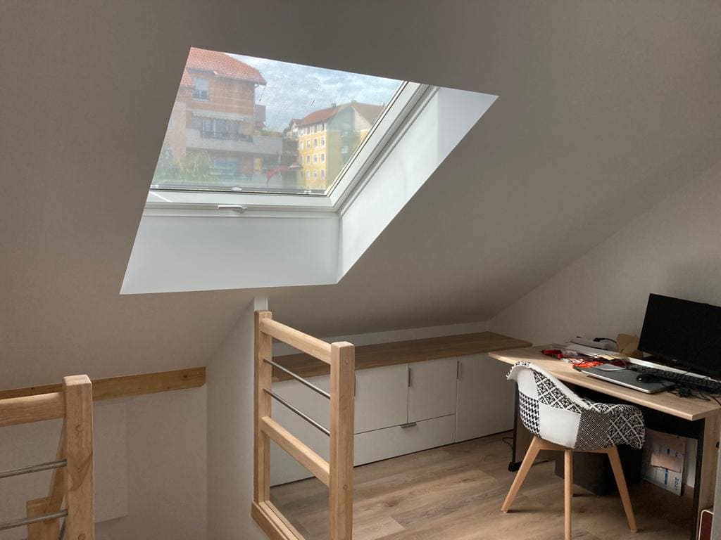 découvrez comment estimer le budget nécessaire pour aménager les combles d’une maison à charpente fermette. conseils, étapes clés et fourchettes de prix pour réussir votre projet.