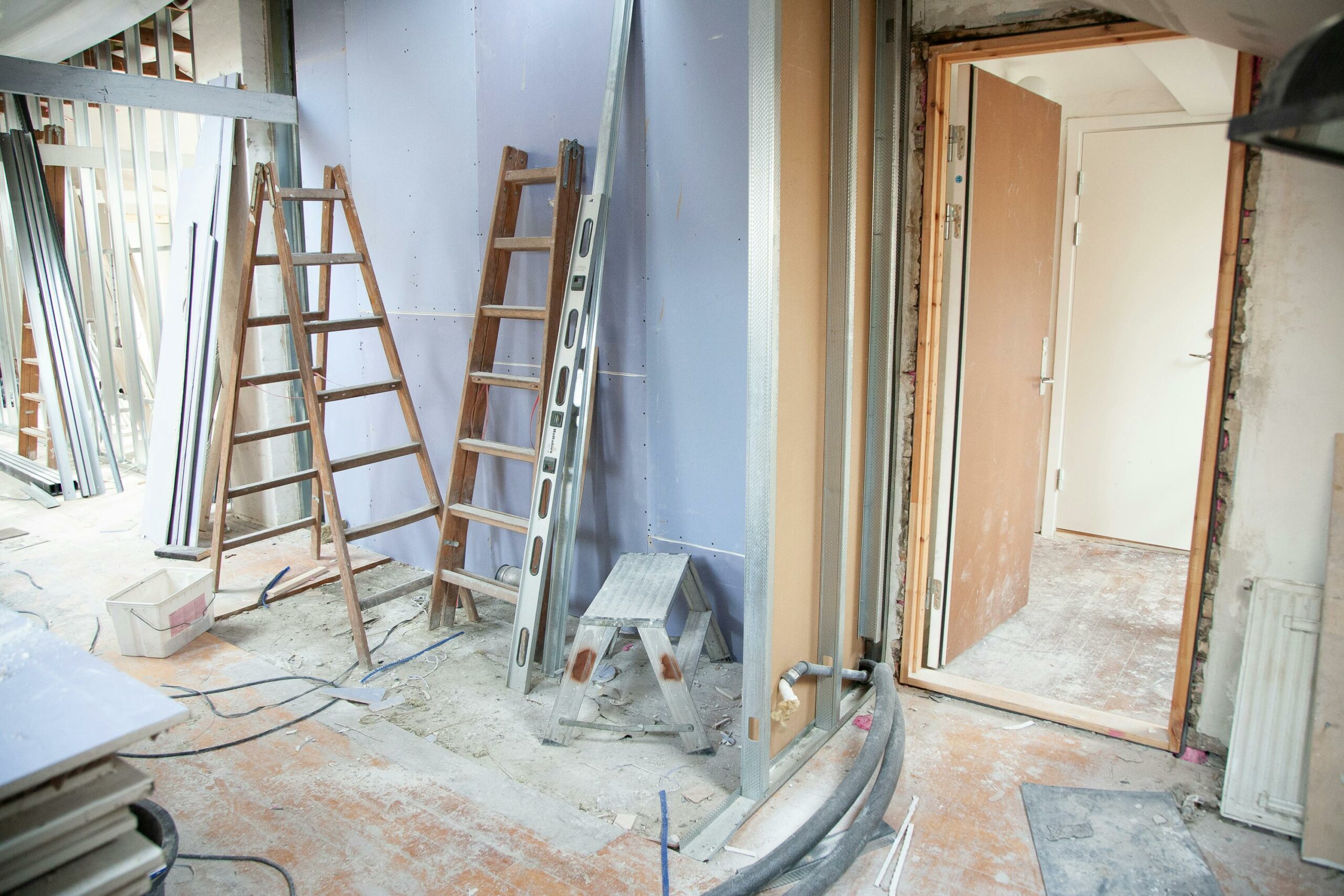découvrez nos astuces de rénovation intérieure pour transformer votre maison avec style et efficacité. conseils pratiques, idées déco et techniques pour un intérieur rénové avec succès.