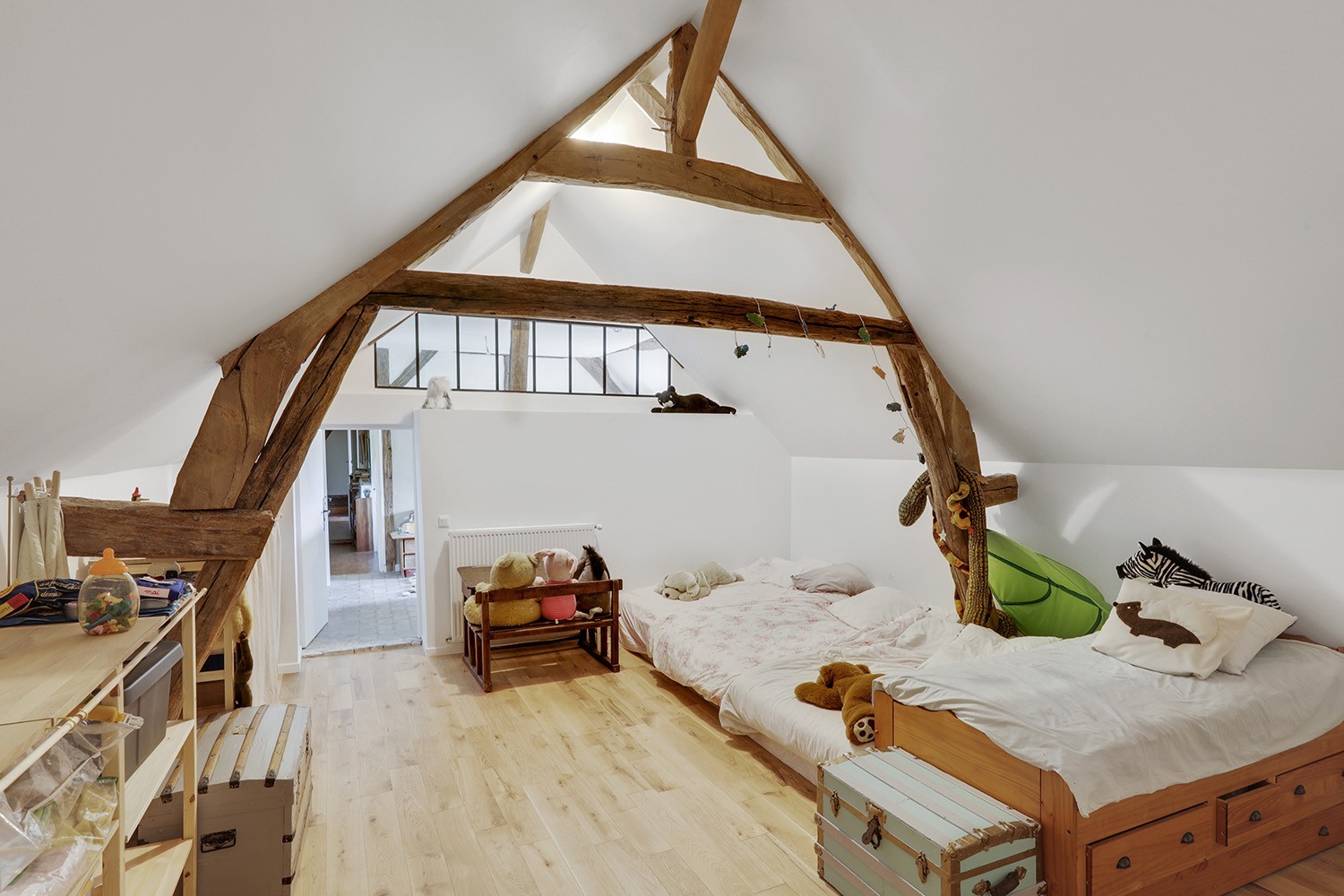 découvrez tout sur le coût d’aménagement des combles : prix au m2, devis, conseils et astuces pour transformer vos combles en espace de vie confortable et optimiser votre investissement.