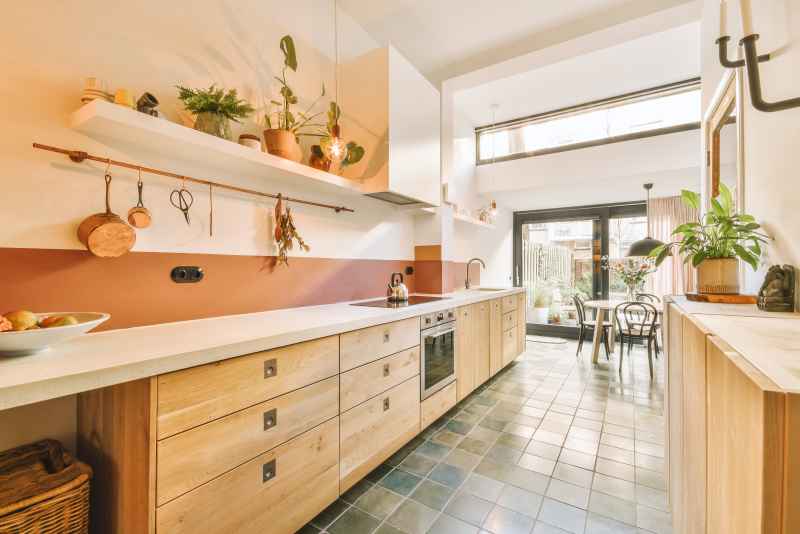 découvrez tout ce qu’il faut savoir sur le coût de la rénovation d’une cuisine : prix au m², tarifs des artisans, estimation du budget selon vos besoins et conseils pour optimiser vos travaux.