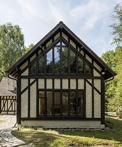 découvrez le coût de la rénovation d'une maison ancienne : conseils, estimations et astuces pour bien planifier vos travaux et maîtriser votre budget.