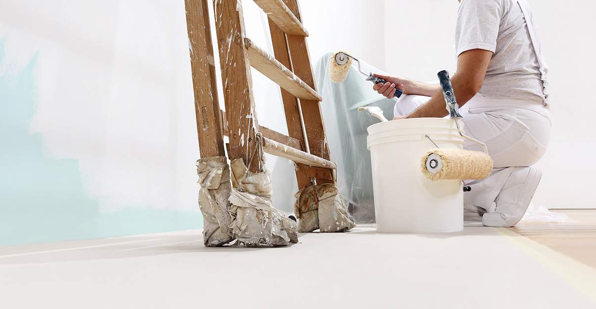 découvrez comment estimer le prix au m² pour vos travaux de rénovation en france. conseils, facteurs à considérer, fourchettes de tarifs et astuces pour optimiser votre budget rénovation.