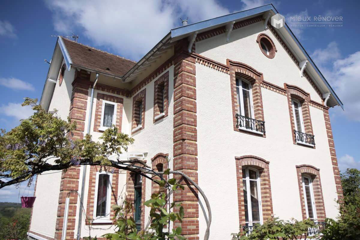 découvrez le prix moyen au mètre carré pour la rénovation de votre logement, les facteurs qui influencent le coût et des conseils pour estimer votre budget travaux en 2024.