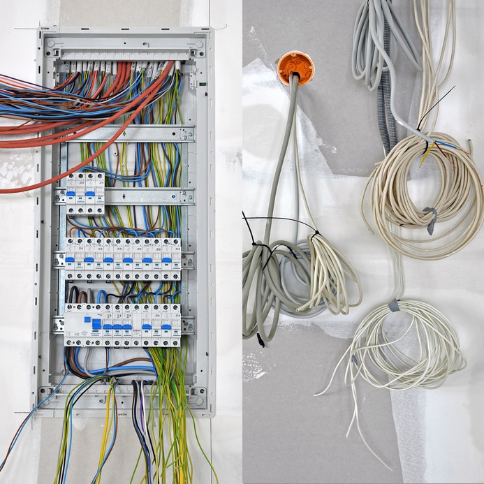 découvrez les étapes clés pour refaire l'électricité en toute sécurité et conformité. guide pratique pour planifier, préparer et réaliser vos travaux électriques efficacement.