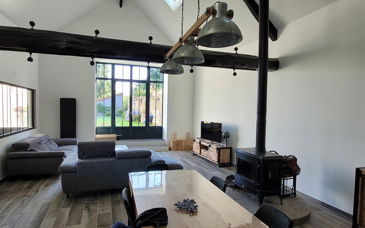 découvrez nos services de rénovation complète pour maison ancienne, alliant charme d'époque et modernité pour un habitat confortable et personnalisé.