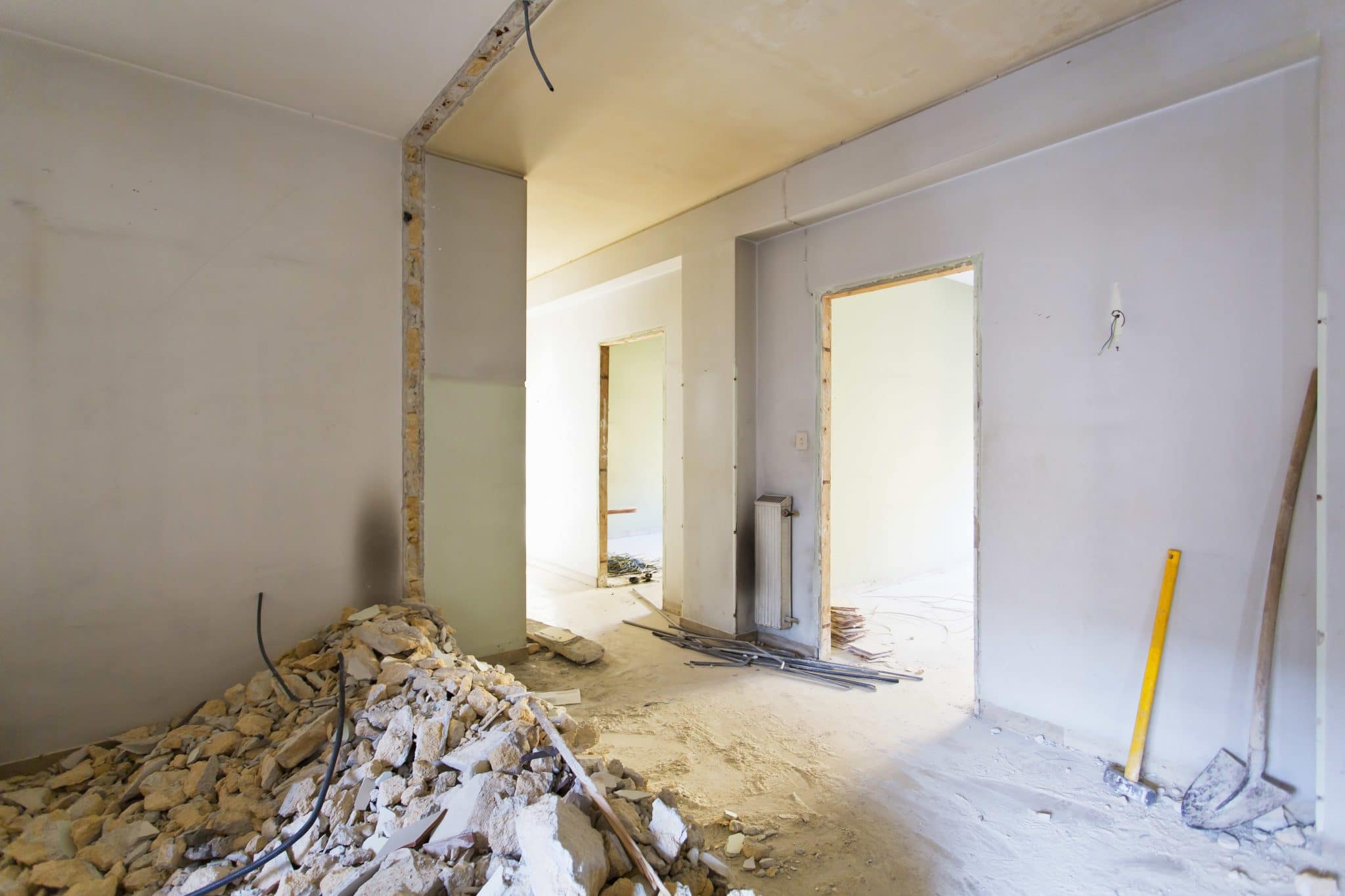 découvrez nos solutions pour une rénovation complète de votre maison ancienne, alliant charme d'origine et modernité pour un habitat unique et confortable.