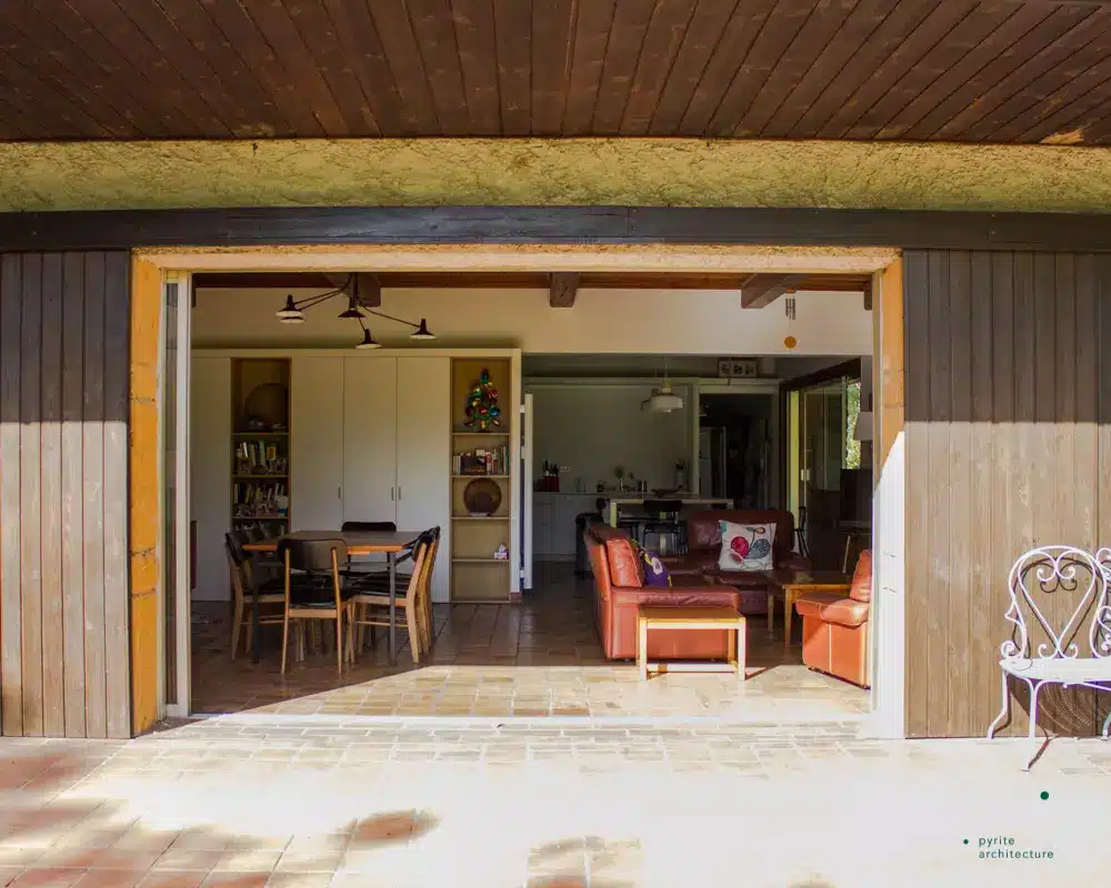 découvrez nos solutions pour la rénovation complète de votre maison ancienne : modernisation, optimisation des espaces et valorisation du charme d'époque.