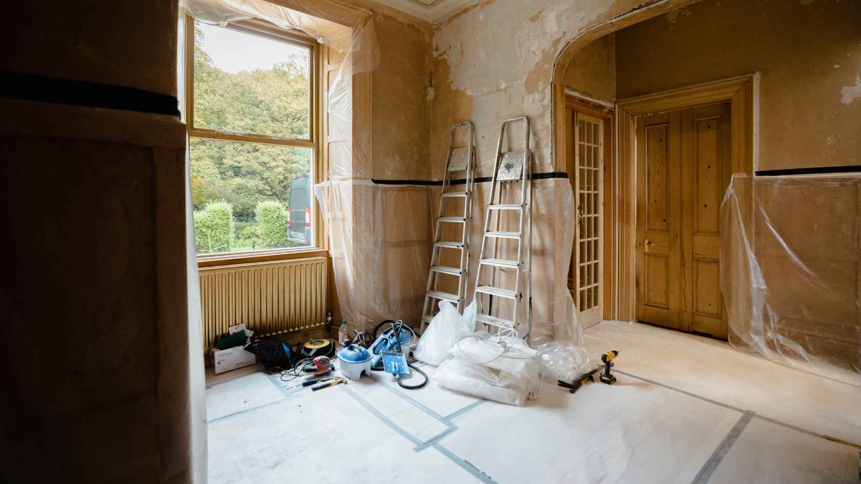 découvrez comment réussir la rénovation électrique d'une maison ancienne : conseils, normes à respecter et étapes clés pour une installation sécurisée et conforme.