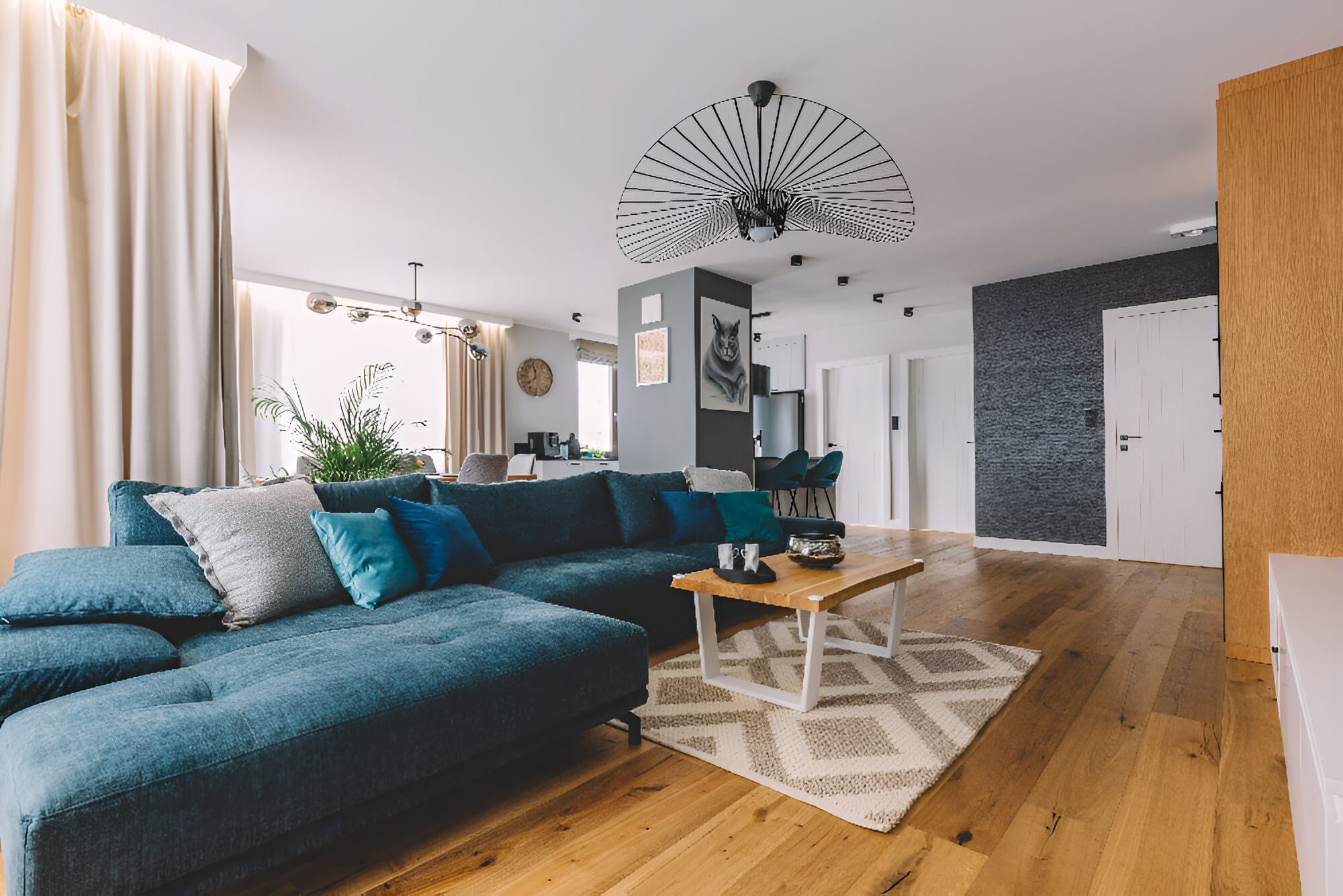 découvrez des astuces et conseils pour réussir la rénovation de votre maison à petit budget, alliant qualité et économies.