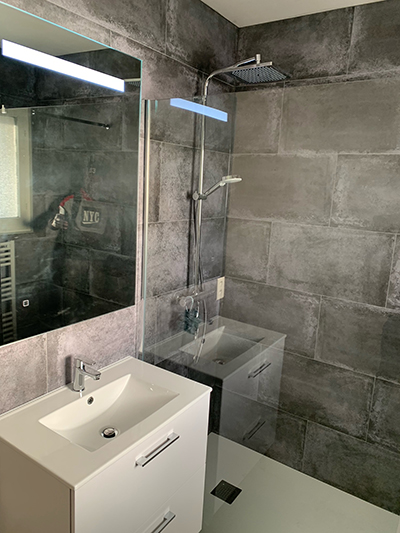 découvrez nos conseils et idées pour réussir la rénovation de votre salle de bain moderne : inspirations, matériaux tendance, astuces d’aménagement et solutions adaptées à tous les budgets.