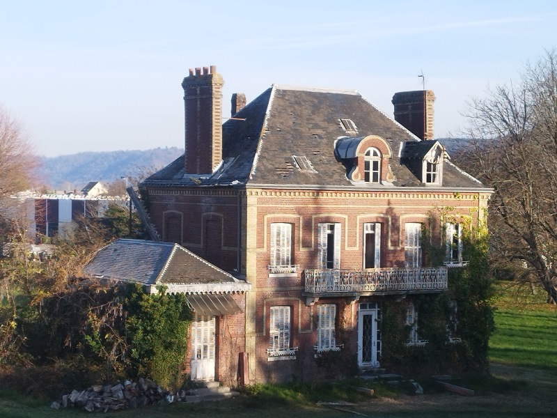 découvrez des astuces et conseils pratiques pour rénover une maison de maître à petit prix tout en conservant son charme et son authenticité.