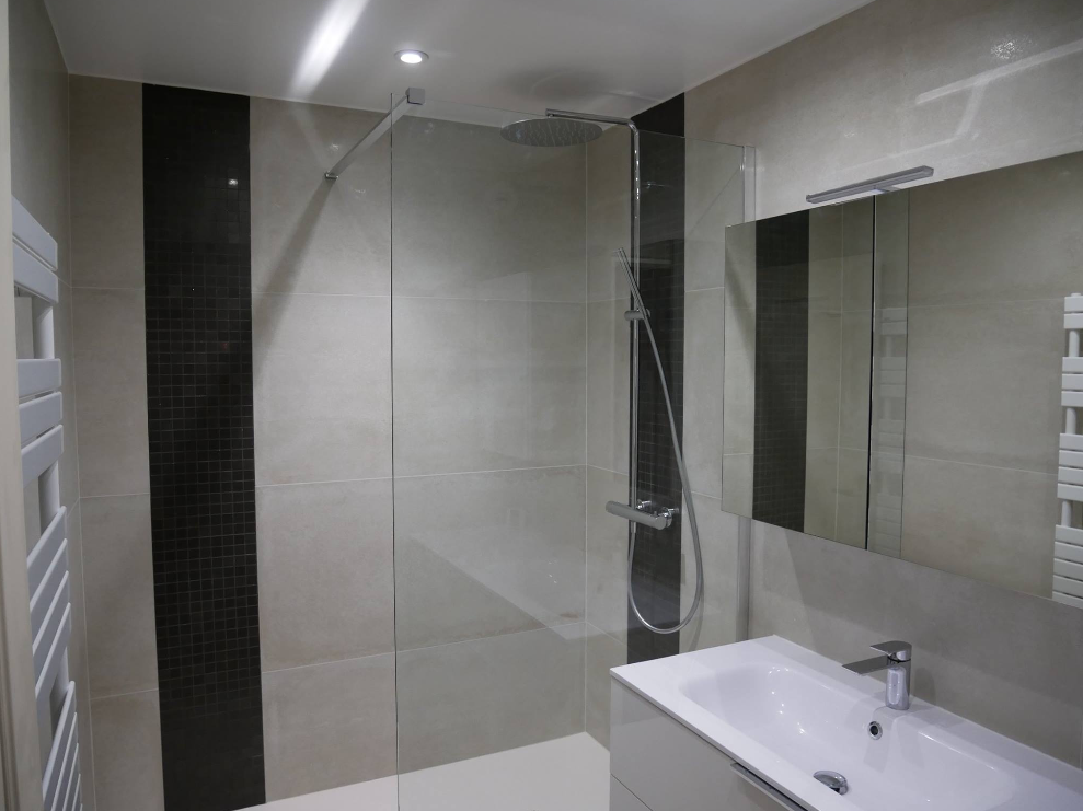 découvrez nos solutions de salle de bain sur mesure à clamart : conception personnalisée, matériaux de qualité et accompagnement professionnel pour créer l'espace qui vous ressemble.